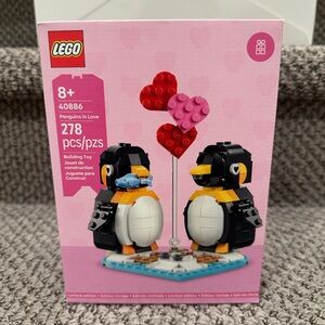 LEGO Penguin Pair with Heart Balloons Set